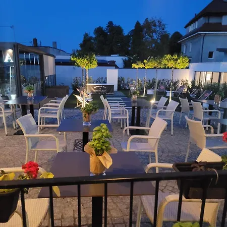 Отель Oak Oborniki Slaskie