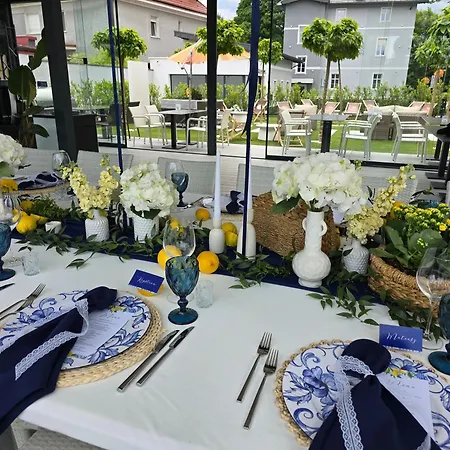 Отель Oak Oborniki Slaskie