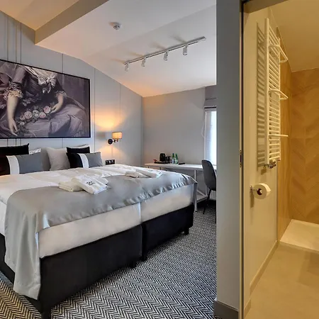 Отель Oak Oborniki Slaskie